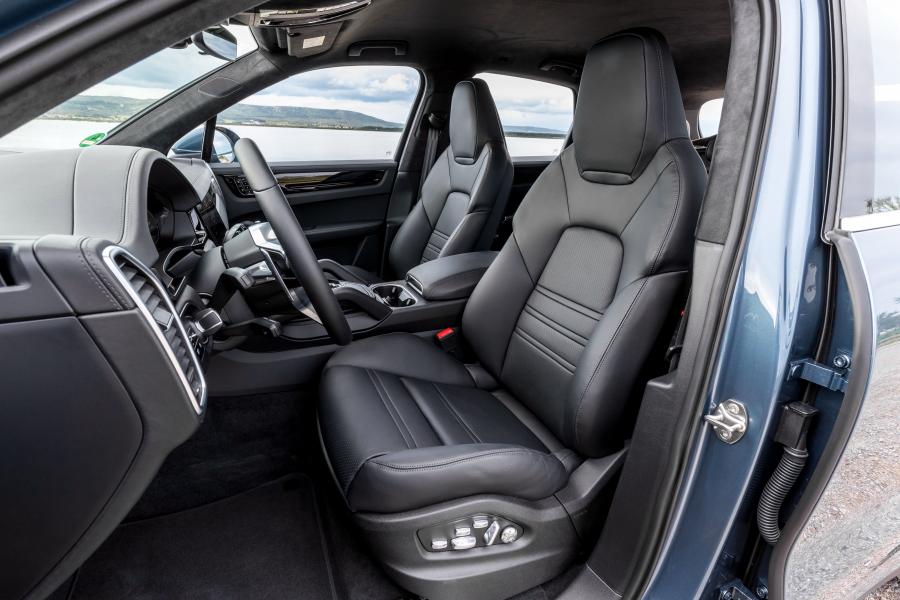 Интерьер Porsche Cayenne E-Hybrid (PO536) 2018 года  (WW) (фото 32 из 85)